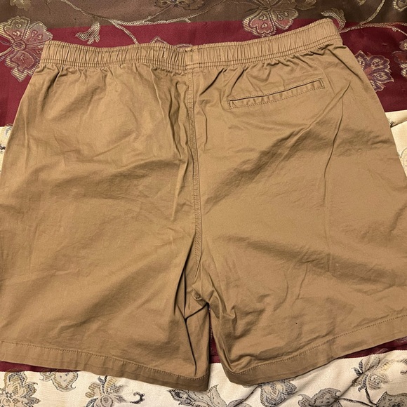 Men’s old navy large khaki jogger shorts - Picture 3 of 3